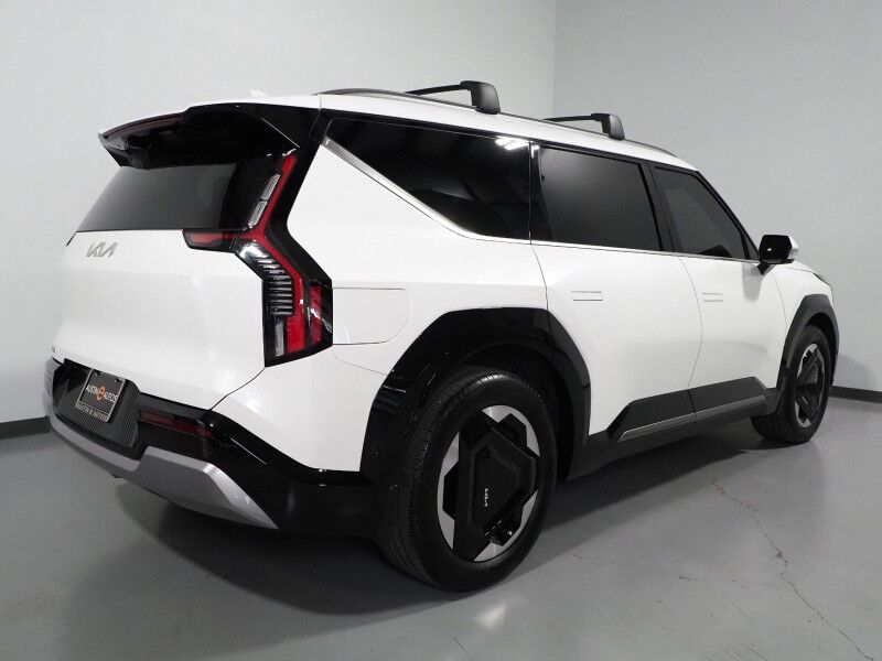 2024 Kia EV9 Land AWD *NAVIGATION, SAFETY ALERTS, ADAPTIVE CRUISE, 360 VIEW CAMERAS, PANORAMA MOONROOF, CLIMATE SEATS, HEATED STEERING, 2ND ROW CAPTAINS, MERIDIAN AUDIO, 20 INCH WHEELS, APPLE CARPLAY Round Rock TX