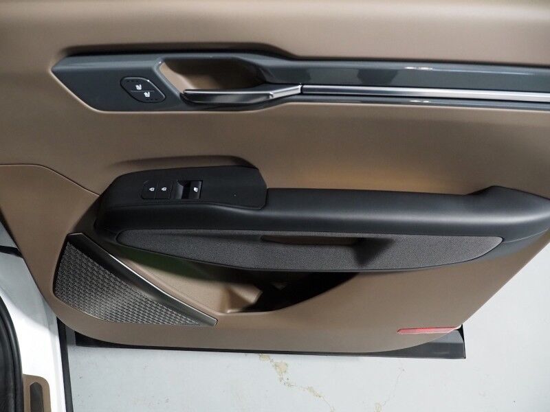 2024 Kia EV9 Land AWD *NAVIGATION, SAFETY ALERTS, ADAPTIVE CRUISE, 360 VIEW CAMERAS, PANORAMA MOONROOF, CLIMATE SEATS, HEATED STEERING, 2ND ROW CAPTAINS, MERIDIAN AUDIO, 20 INCH WHEELS, APPLE CARPLAY Round Rock TX