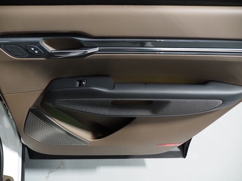 2024 Kia EV9 Land AWD *NAVIGATION, SAFETY ALERTS, ADAPTIVE CRUISE, 360 VIEW CAMERAS, PANORAMA MOONROOF, CLIMATE SEATS, HEATED STEERING, 2ND ROW CAPTAINS, MERIDIAN AUDIO, 20 INCH WHEELS, APPLE CARPLAY Round Rock TX