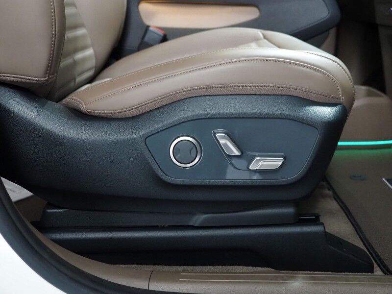 2024 Kia EV9 Land AWD *NAVIGATION, SAFETY ALERTS, ADAPTIVE CRUISE, 360 VIEW CAMERAS, PANORAMA MOONROOF, CLIMATE SEATS, HEATED STEERING, 2ND ROW CAPTAINS, MERIDIAN AUDIO, 20 INCH WHEELS, APPLE CARPLAY Round Rock TX