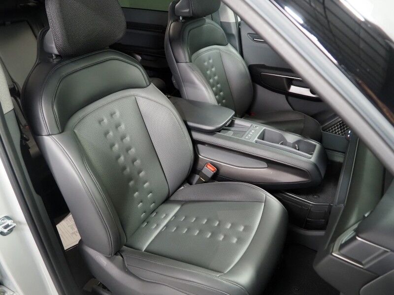 2024 Kia EV9 Wind AWD *NAVIGATION, SAFETY ALERTS, ADAPTIVE CRUISE, BACKUP-CAMERA, COLOR TOUCHSCREEN, PANORAMA MOONROOF, CLIMATE SEATS, HEATED STEERING, POWER LIFTGATE, REMOTE START, WIRELESS CHARGING, ANDROID & APPLE Round Rock TX