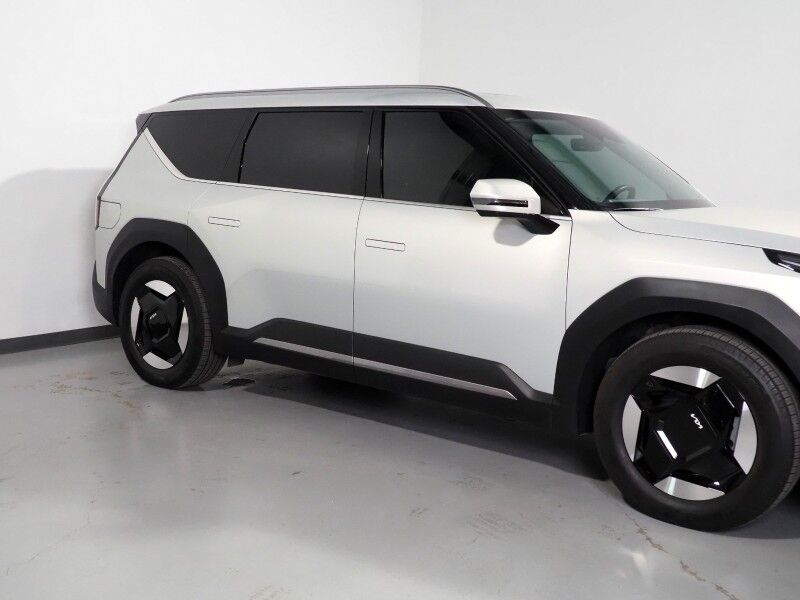 2024 Kia EV9 Wind AWD *NAVIGATION, SAFETY ALERTS, ADAPTIVE CRUISE, BACKUP-CAMERA, COLOR TOUCHSCREEN, PANORAMA MOONROOF, CLIMATE SEATS, HEATED STEERING, POWER LIFTGATE, REMOTE START, WIRELESS CHARGING, ANDROID & APPLE Round Rock TX