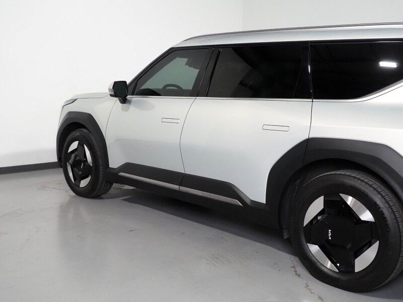 2024 Kia EV9 Wind AWD *NAVIGATION, SAFETY ALERTS, ADAPTIVE CRUISE, BACKUP-CAMERA, COLOR TOUCHSCREEN, PANORAMA MOONROOF, CLIMATE SEATS, HEATED STEERING, POWER LIFTGATE, REMOTE START, WIRELESS CHARGING, ANDROID & APPLE Round Rock TX