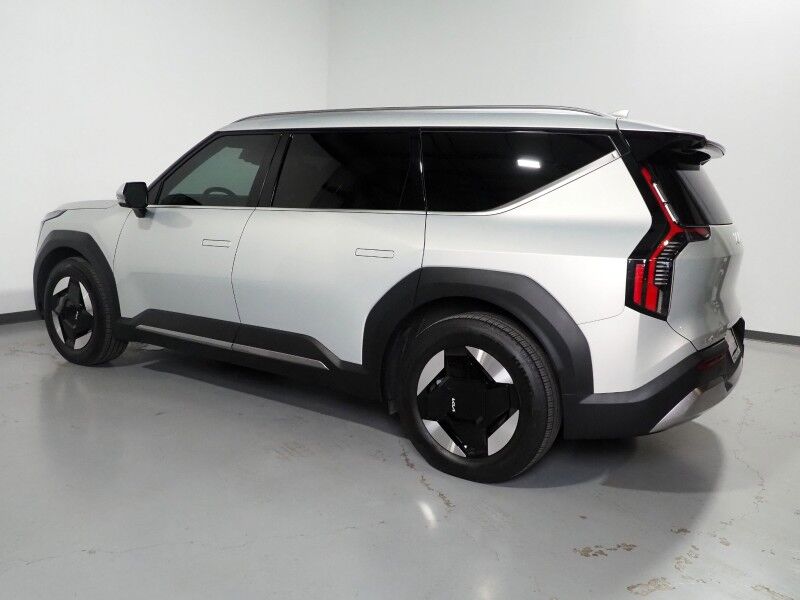 2024 Kia EV9 Wind AWD *NAVIGATION, SAFETY ALERTS, ADAPTIVE CRUISE, BACKUP-CAMERA, COLOR TOUCHSCREEN, PANORAMA MOONROOF, CLIMATE SEATS, HEATED STEERING, POWER LIFTGATE, REMOTE START, WIRELESS CHARGING, ANDROID & APPLE Round Rock TX