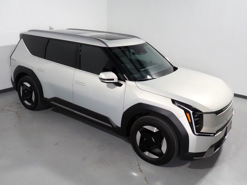 2024 Kia EV9 Wind AWD *NAVIGATION, SAFETY ALERTS, ADAPTIVE CRUISE, BACKUP-CAMERA, COLOR TOUCHSCREEN, PANORAMA MOONROOF, CLIMATE SEATS, HEATED STEERING, POWER LIFTGATE, REMOTE START, WIRELESS CHARGING, ANDROID & APPLE Round Rock TX