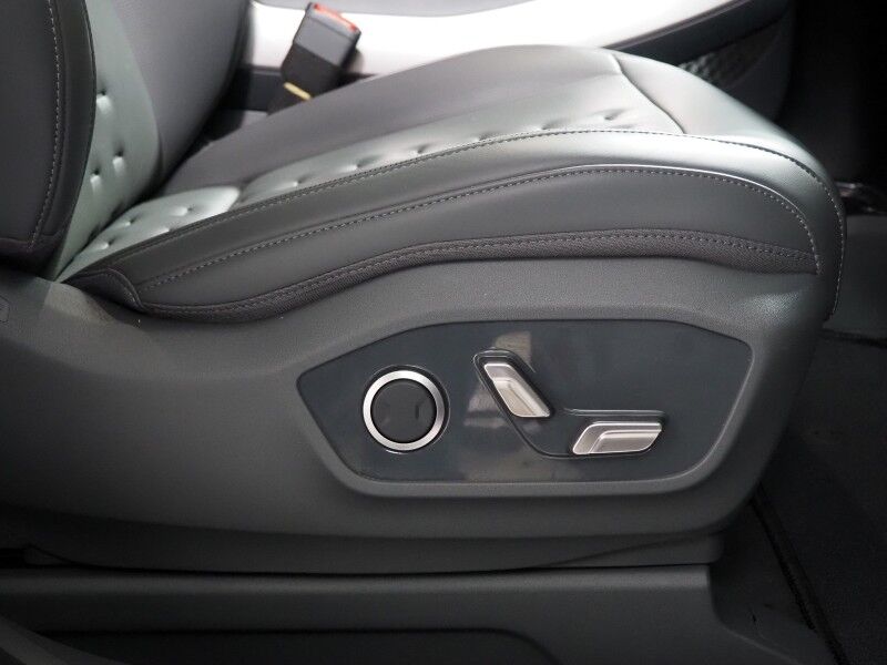 2024 Kia EV9 Wind AWD *NAVIGATION, SAFETY ALERTS, ADAPTIVE CRUISE, BACKUP-CAMERA, COLOR TOUCHSCREEN, PANORAMA MOONROOF, CLIMATE SEATS, HEATED STEERING, POWER LIFTGATE, REMOTE START, WIRELESS CHARGING, ANDROID & APPLE Round Rock TX