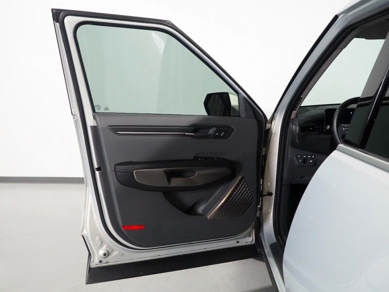 2024 Kia EV9 Wind AWD *NAVIGATION, SAFETY ALERTS, ADAPTIVE CRUISE, BACKUP-CAMERA, COLOR TOUCHSCREEN, PANORAMA MOONROOF, CLIMATE SEATS, HEATED STEERING, POWER LIFTGATE, REMOTE START, WIRELESS CHARGING, ANDROID & APPLE Round Rock TX