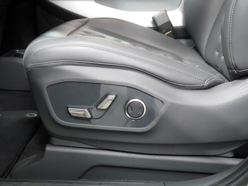 2024 Kia EV9 Wind AWD *NAVIGATION, SAFETY ALERTS, ADAPTIVE CRUISE, BACKUP-CAMERA, COLOR TOUCHSCREEN, PANORAMA MOONROOF, CLIMATE SEATS, HEATED STEERING, POWER LIFTGATE, REMOTE START, WIRELESS CHARGING, ANDROID & APPLE Round Rock TX