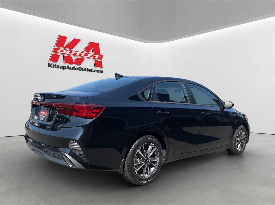 2024 Kia Forte LXS Sedan 4D