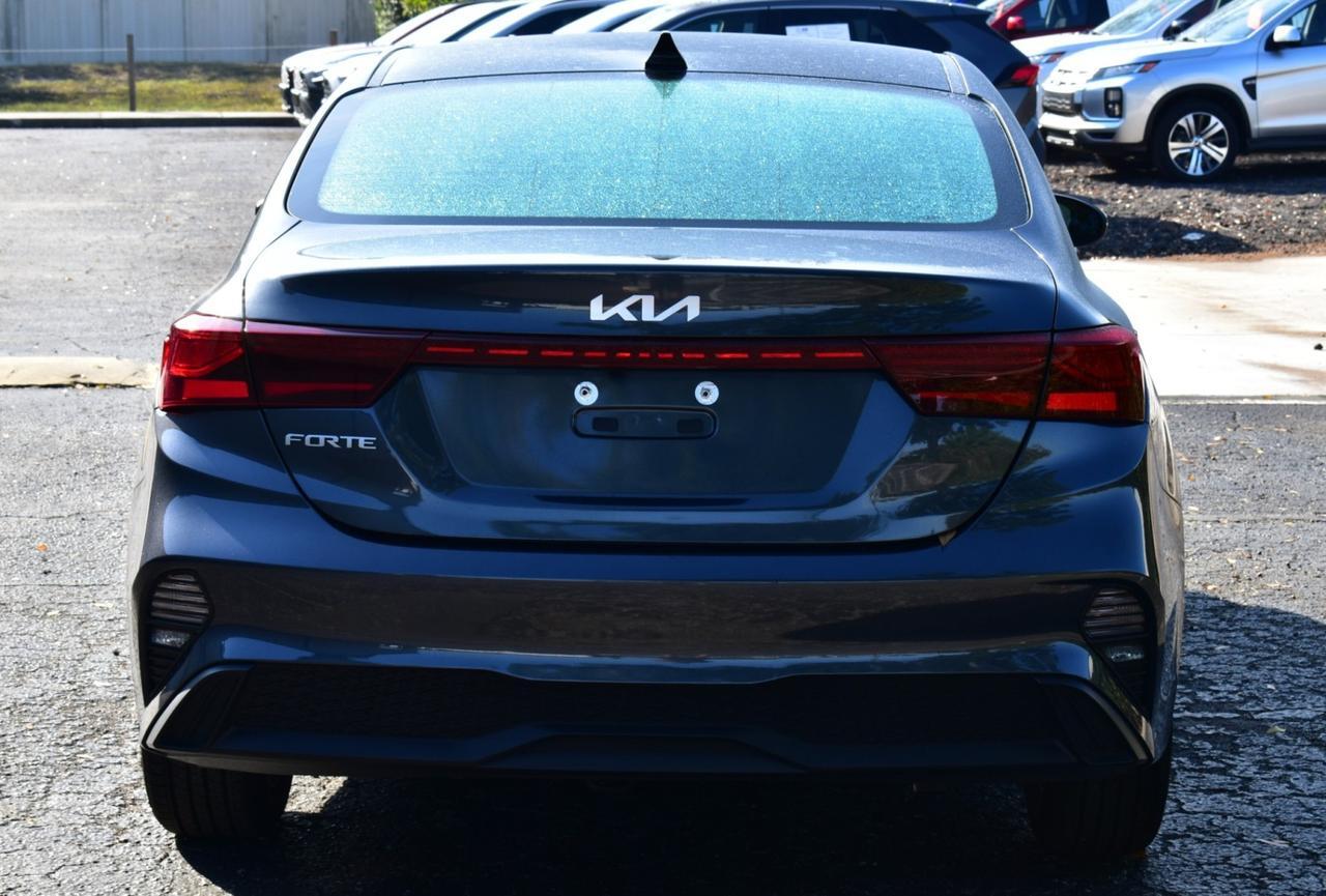 2024 Kia Forte LXS photo 4