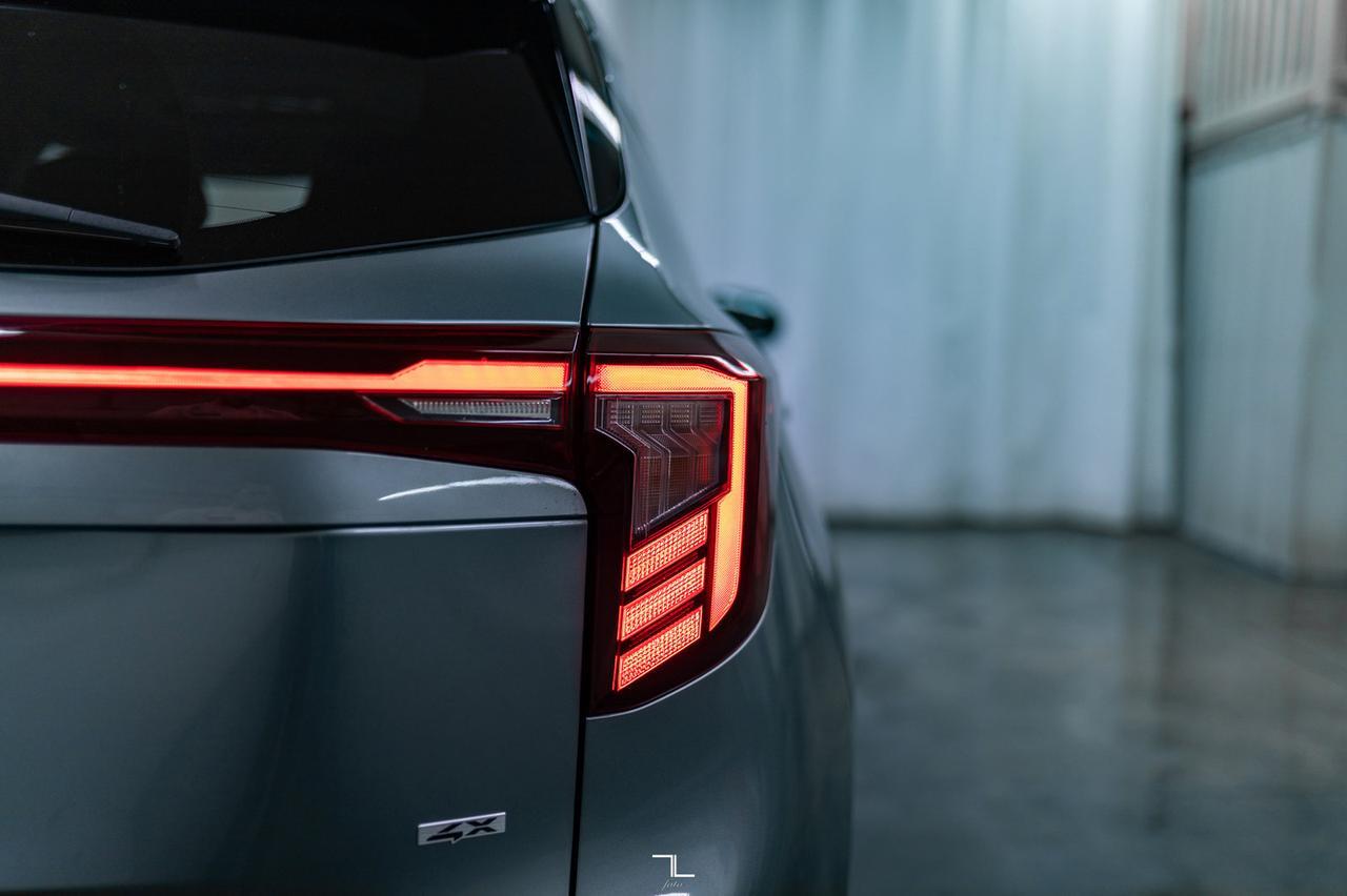 2024 Kia Seltos AWD EX Leather Roof BCam Red Deer AB