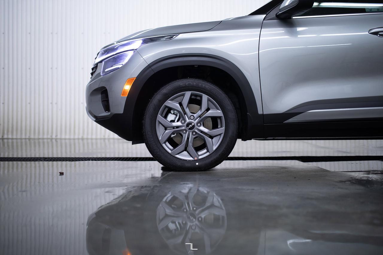 2024 Kia Seltos AWD EX Leather Roof BCam Red Deer AB