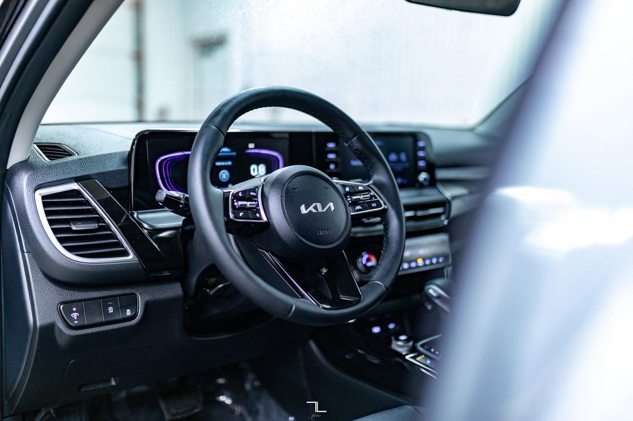 2024 Kia Seltos AWD EX Leather Roof BCam Red Deer AB