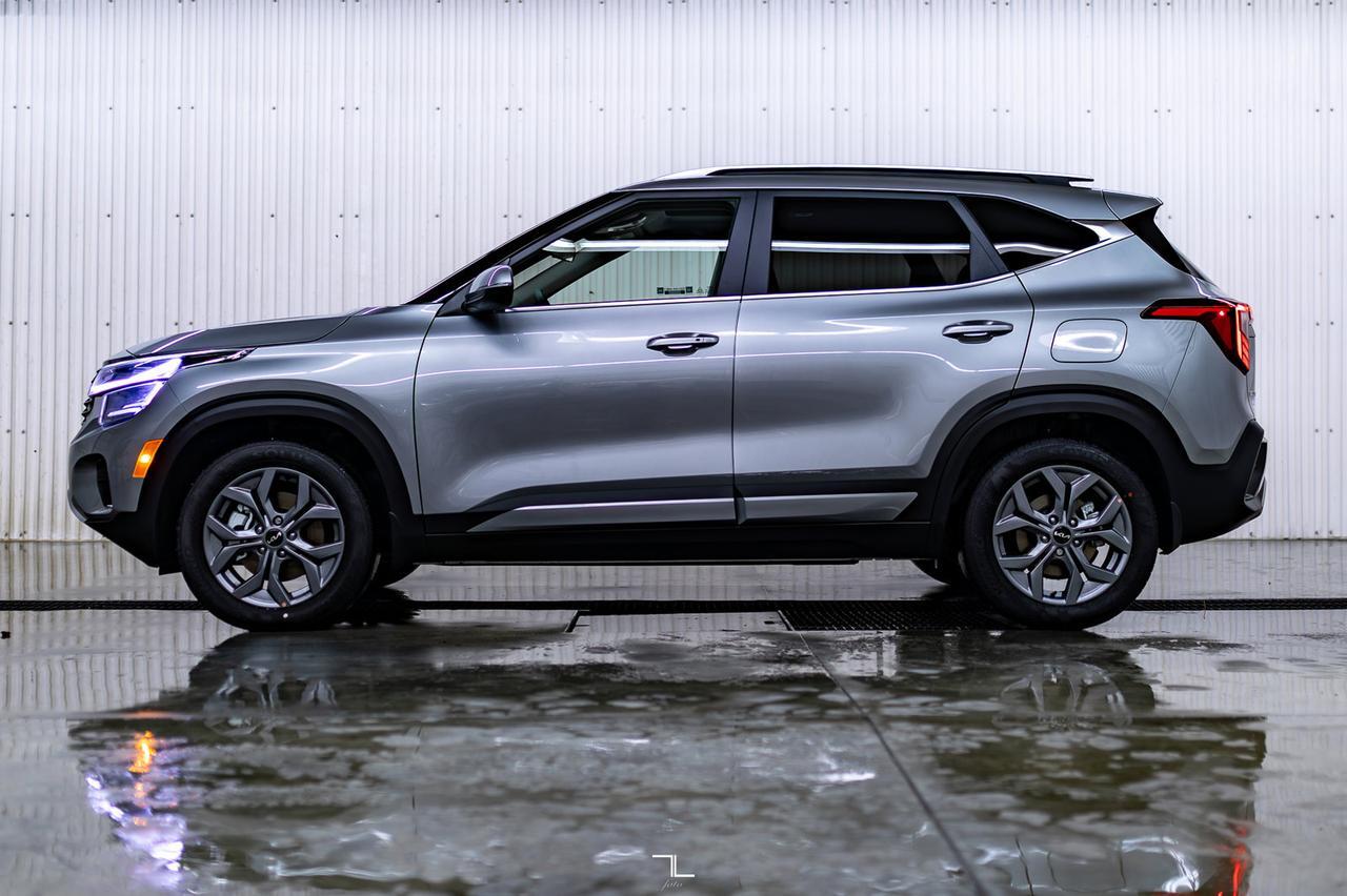 2024 Kia Seltos AWD EX Leather Roof BCam Red Deer AB