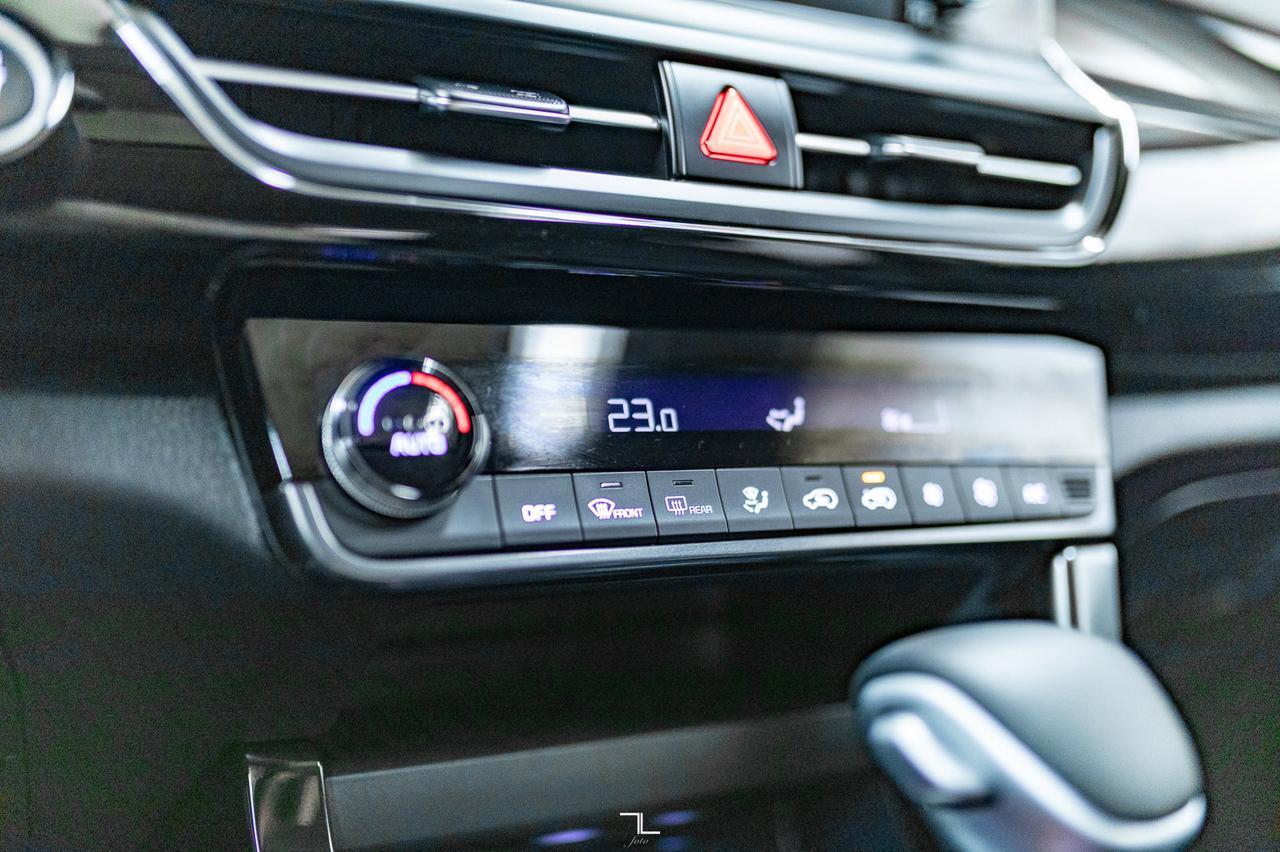 2024 Kia Seltos AWD EX Leather Roof BCam Red Deer AB