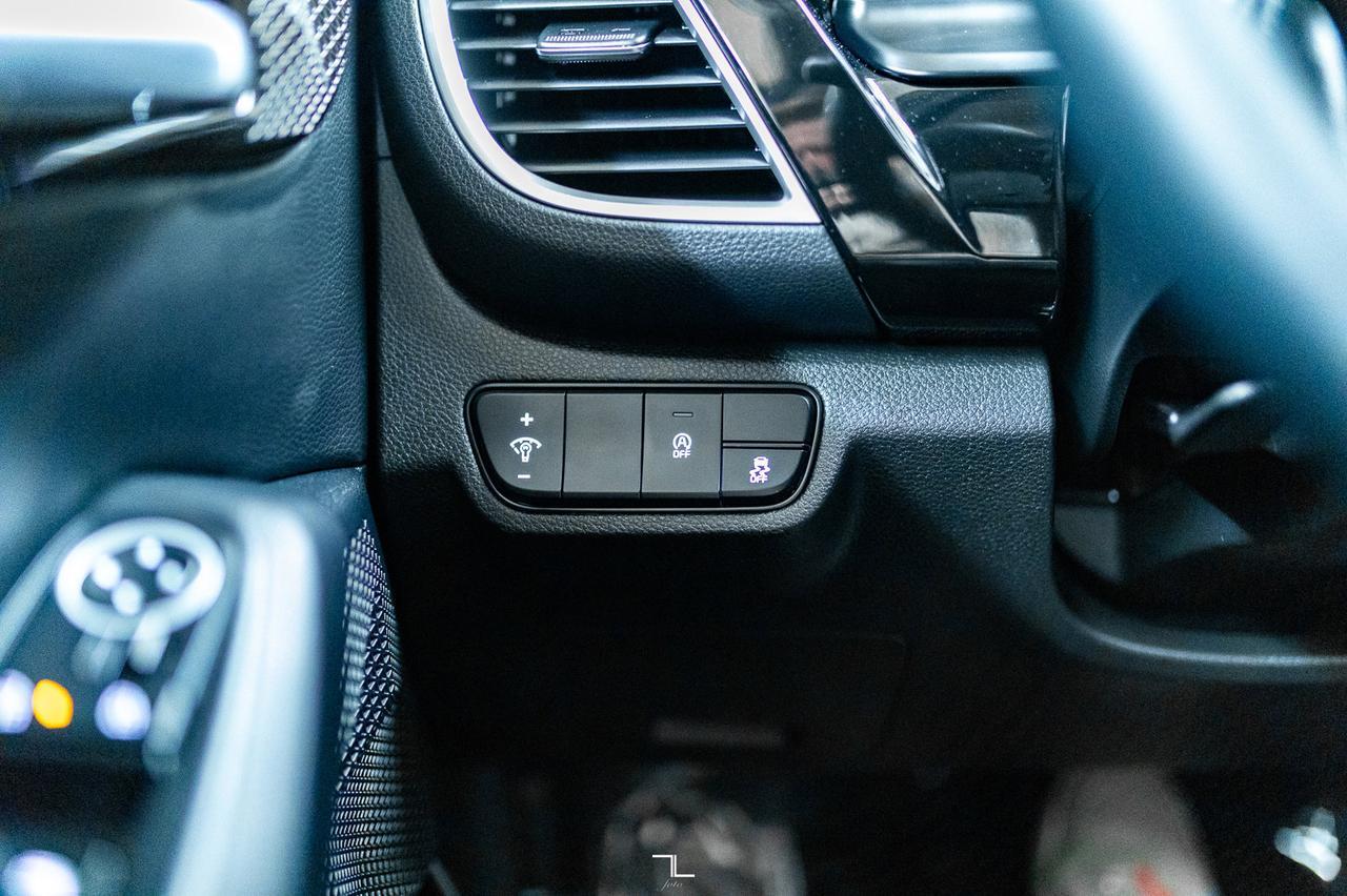 2024 Kia Seltos AWD EX Leather Roof BCam Red Deer AB