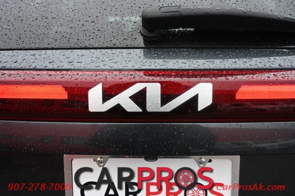 2024 Kia Seltos SX - AWD - Auto Start - Heated & Cooled Leather Seats - Bose Speakers - Sunroof - Bluetooth - Adaptive Cruise Control - Navigation - Apple CarPlay & Android Auto - Lane Departure & Blind Spot Alert - Back Up Camera - Power Liftgate - 27 MPG - 1-Owner Anchorage AK