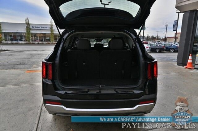 2024 Kia Sorento S / AWD / AutoStart / Power & Heated Leather Seats / Navigation / Adaptive Cruise Control / Apple CarPlay & Android Auto / Bluetooth / Back Up Camera / Lane Departure & Blind Spot Alert / 3rd Row / Seats 7 / 1-Owner Anchorage AK