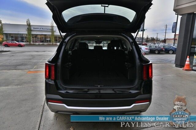 2024 Kia Sorento S / AWD / AutoStart / Power & Heated Leather Seats / Navigation / Adaptive Cruise Control / Apple CarPlay & Android Auto / Bluetooth / Back Up Camera / Lane Departure & Blind Spot Alert / 3rd Row / Seats 7 / 1-Owner Anchorage AK