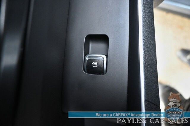 2024 Kia Sorento S / AWD / Power & Heated Leather Seats / NAV / Adaptive Cruise Control / Lane Departure & Blind Spot Alert / Apple CarPlay & Android Auto / Back Up Camera / 3rd Row / Seats 7 / 1-Owner Anchorage AK