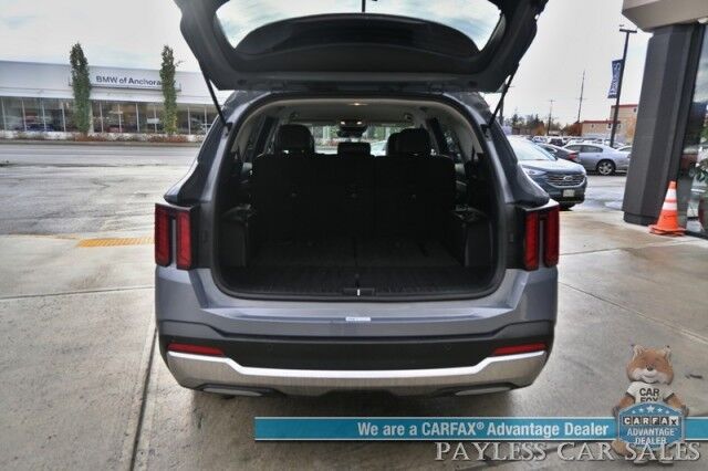 2024 Kia Sorento S / AWD / Power & Heated Leather Seats / NAV / Adaptive Cruise Control / Lane Departure & Blind Spot Alert / Apple CarPlay & Android Auto / Back Up Camera / 3rd Row / Seats 7 / 1-Owner Anchorage AK
