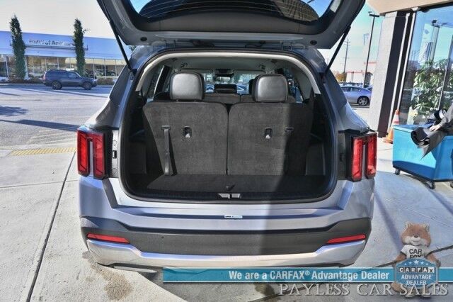 2024 Kia Sorento S / AWD / Power & Heated Leather Seats / Navigation / Adaptive Cruise Control / Lane Departure & Blind Spot Alert / 3rd Row / Seats 7 / Apple CarPlay & Android Auto / USB Inout / Back Up Camera / 1-Owner Anchorage AK