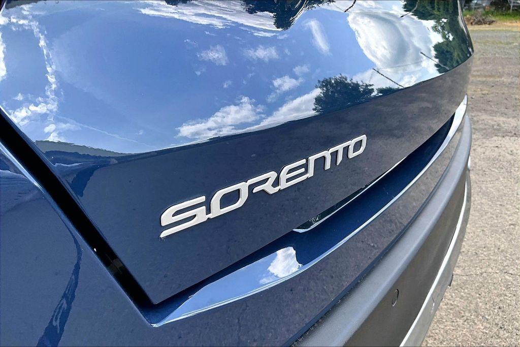 2024 Kia Sorento S OR