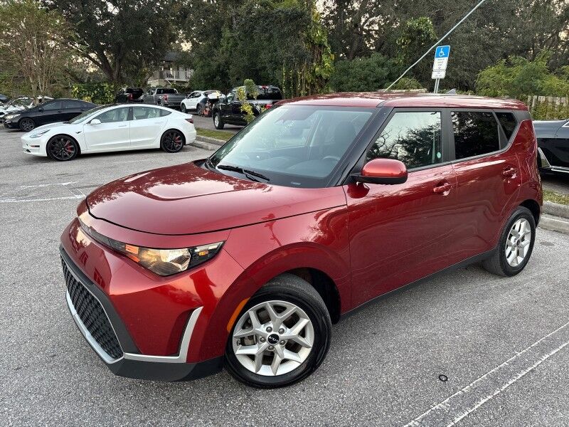 2024 Kia Soul LX photo 2