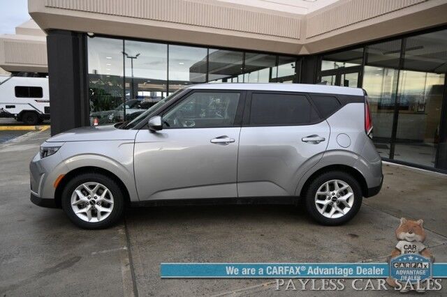 2024 Kia Soul LX / Technology Pkg / Automatic / Power Locks, Windows & Mirrors / Premium Cloth Seats / Lane Watch & Blind Spot Alert / Apple CarPlay & Android Auto / Back Up Camera / 35 MPG / New Tires / 1-Owner