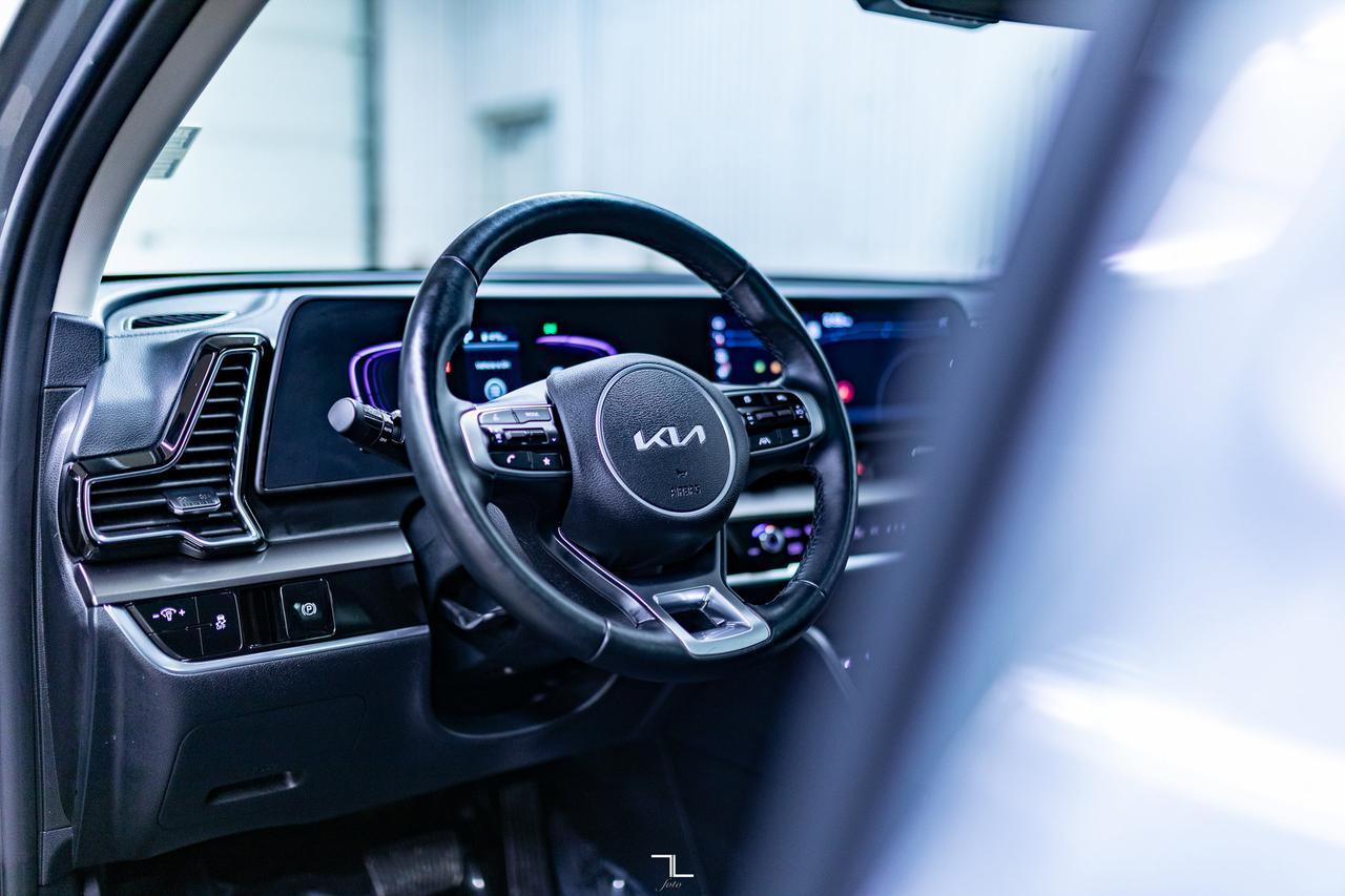 2024 Kia Sportage AWD EX Leather Roof Nav BCam Red Deer AB