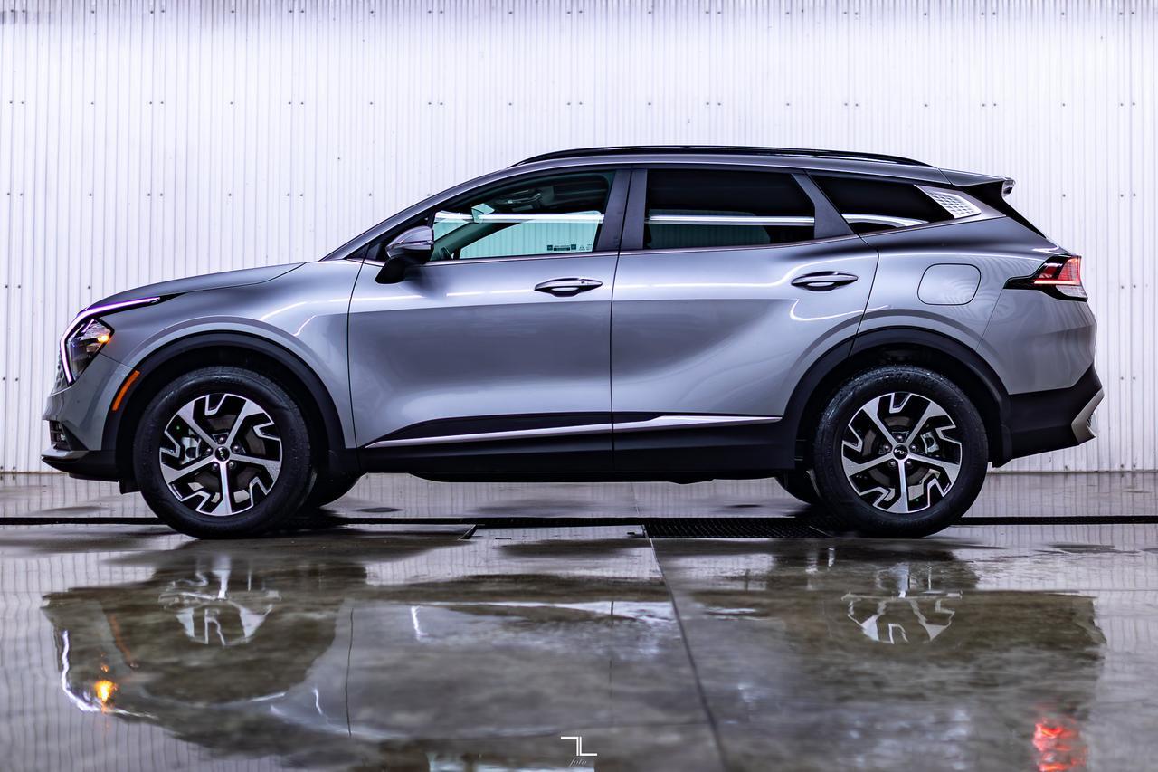 2024 Kia Sportage AWD EX Leather Roof Nav BCam Red Deer AB