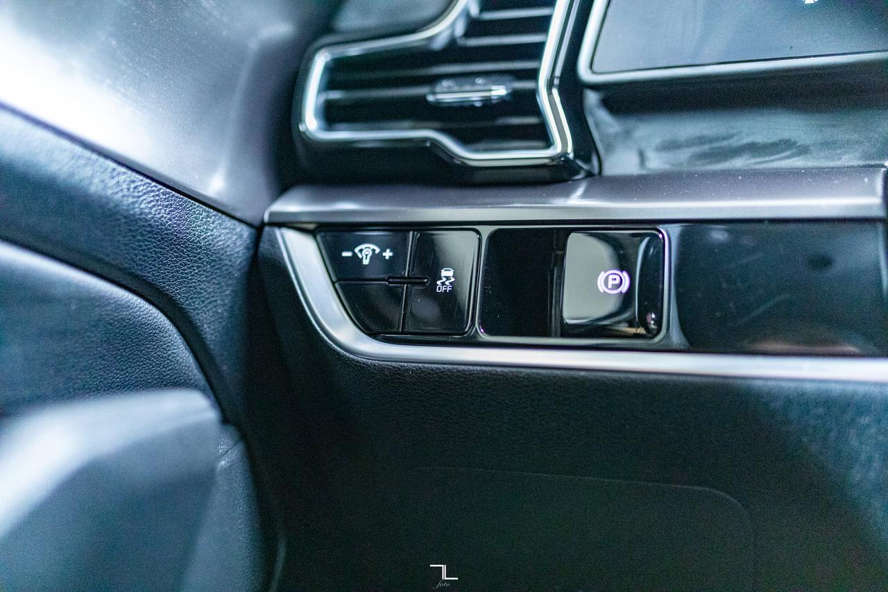 2024 Kia Sportage AWD EX Leather Roof Nav BCam Red Deer AB