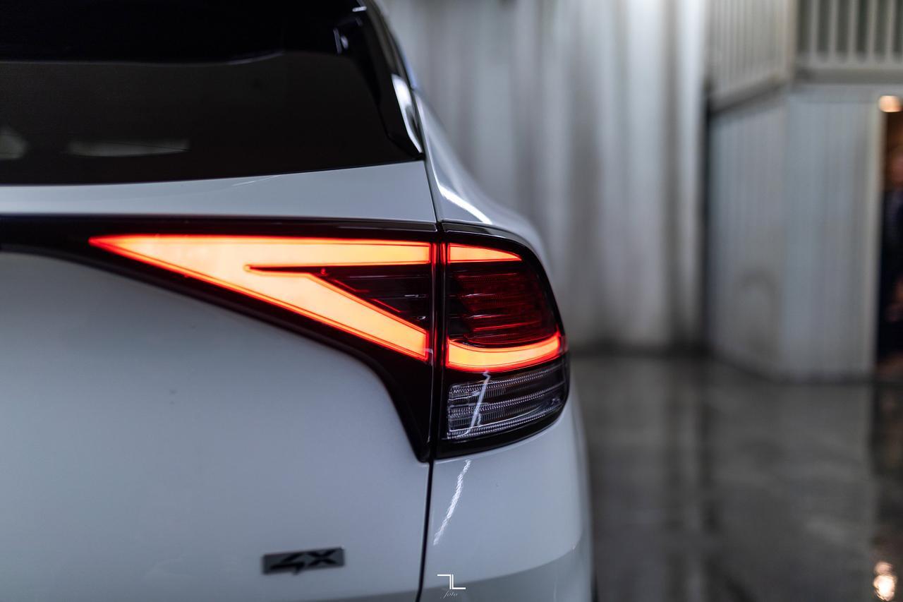 2024 Kia Sportage AWD EX Leather Roof Nav Red Deer AB