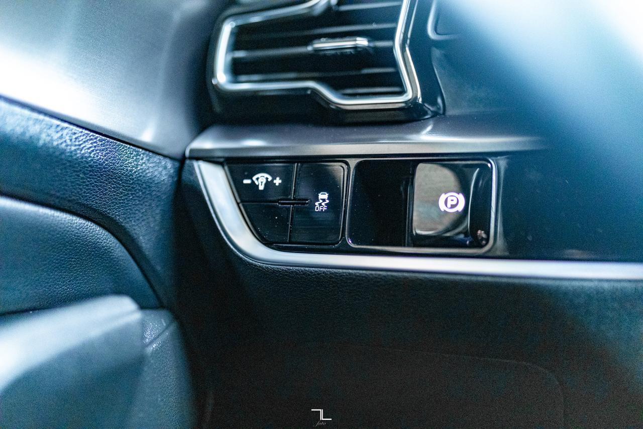 2024 Kia Sportage AWD EX Leather Roof Nav Red Deer AB