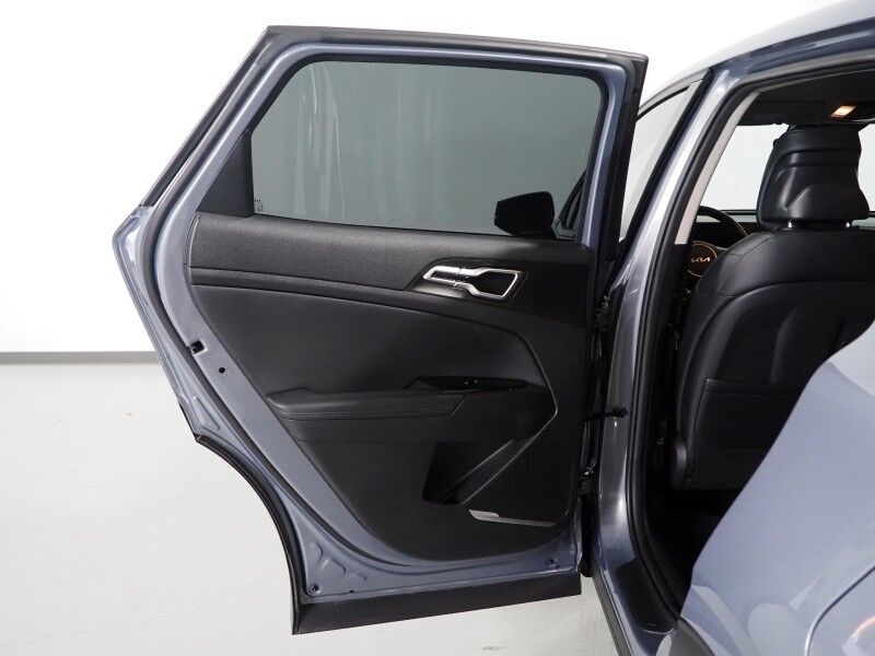 2024 Kia Sportage EX *NAVIGATION, SAFETY ALERTS, BACKUP-CAMERA, 12.3 INCH COLOR TOUCHSCREEN, HEATED SEATS, REMOTE START, KEYLESS ENTRY, 18 INCH ALLOYS, WIRELESS CHARGING, ANDROID & APPLE Round Rock TX