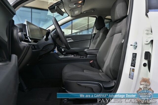 2024 Kia Sportage LX / AWD / Heated Cloth Seats / Lane Departure & Forward Collision Alert / Apple CarPlay & Android Auto / Aluminum Wheels / Bluetooth / Back Up Camera / Low Miles / 26 MPG / 1-Owner Anchorage AK