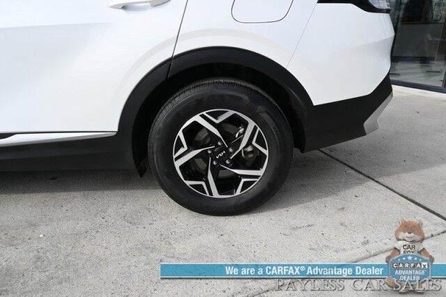 2024 Kia Sportage LX / AWD / Heated Cloth Seats / Lane Departure & Forward Collision Alert / Apple CarPlay & Android Auto / Aluminum Wheels / Bluetooth / Back Up Camera / Low Miles / 26 MPG / 1-Owner Anchorage AK
