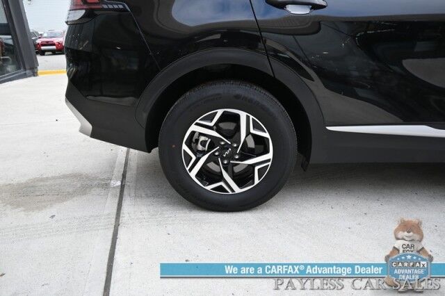 2024 Kia Sportage LX / AWD / Heated Cloth Seats / Lane Departure & Forward Collision Alert / Apple CarPlay & Android Auto / Aluminum Wheels / Bluetooth / Back Up Camera / Low Miles / 26 MPG / 1-Owner Anchorage AK