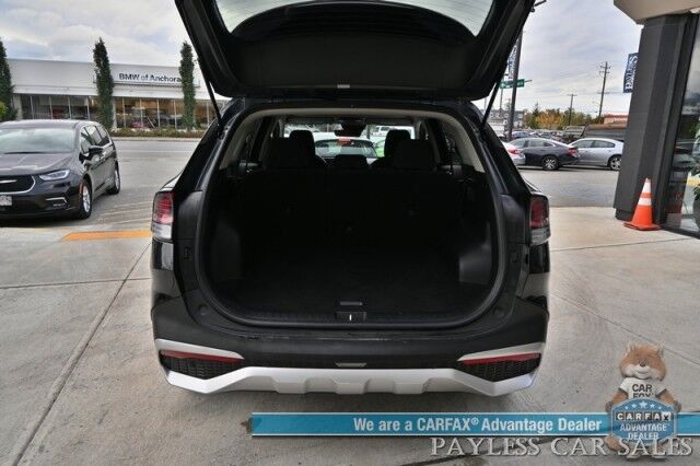 2024 Kia Sportage LX / AWD / Heated Cloth Seats / Lane Departure & Forward Collision Alert / Apple CarPlay & Android Auto / Aluminum Wheels / Bluetooth / Back Up Camera / Low Miles / 26 MPG / 1-Owner Anchorage AK