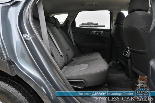 2024 Kia Sportage LX / AWD / Heated Premium Cloth Seats / Lane Departure & Forward Collision Alert / Apple CarPlay & Android Auto / USB Input / Back Up Camera / Rear Parking Sensors / Cruise Control / 26 MPG / 1-Owner Anchorage AK