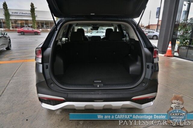 2024 Kia Sportage LX / AWD / Heated Premium Cloth Seats / Lane Departure & Forward Collision Alert / Apple CarPlay & Android Auto / USB Input / Back Up Camera / Rear Parking Sensors / Cruise Control / 26 MPG / 1-Owner Anchorage AK