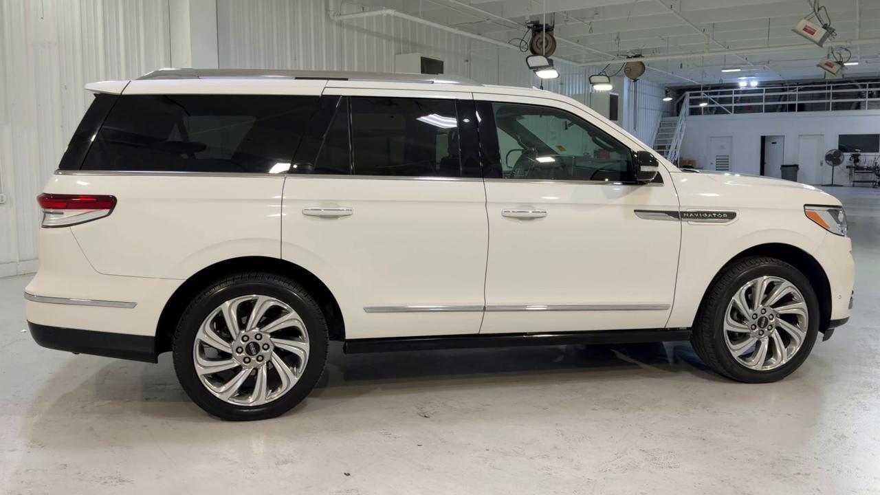 2024 LINCOLN Navigator Premiere