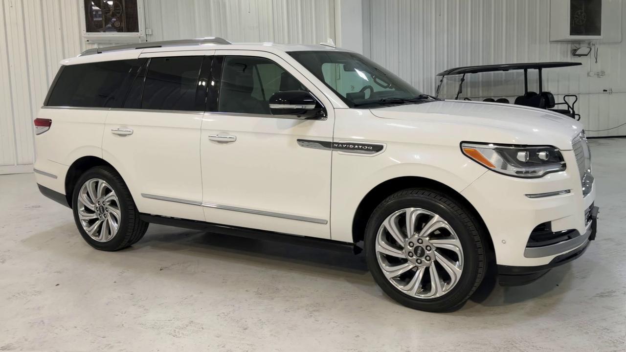 2024 LINCOLN Navigator Premiere