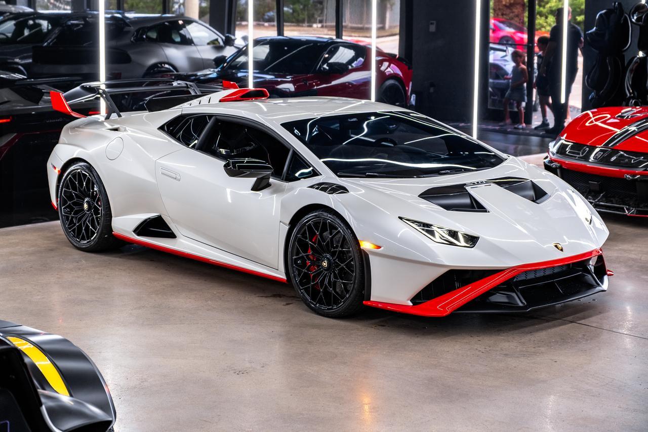 2024 Lamborghini Huracan STO Base
