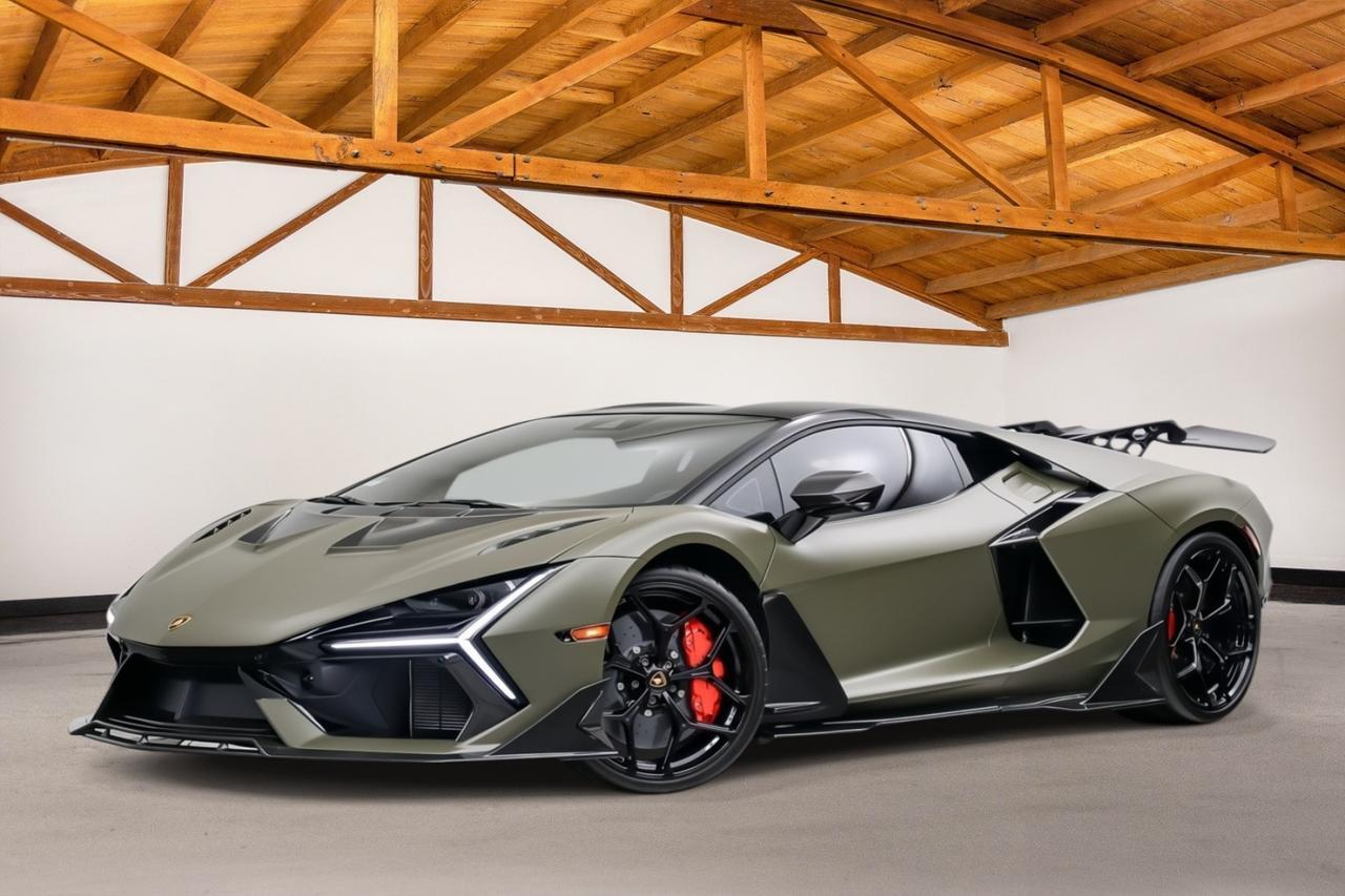 2024 Lamborghini Revuelto