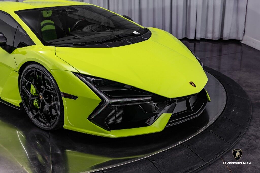 2024 Lamborghini Revuelto