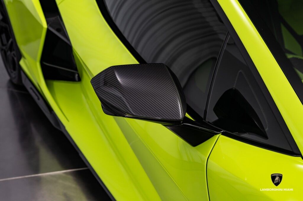 2024 Lamborghini Revuelto