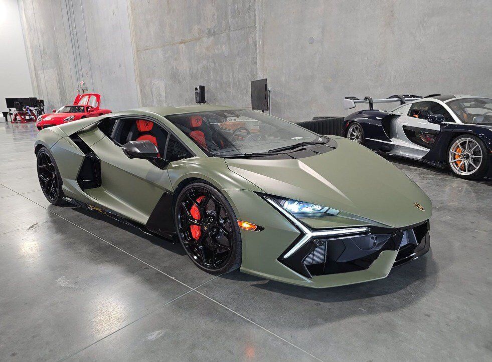 2024 Lamborghini Revuelto Base