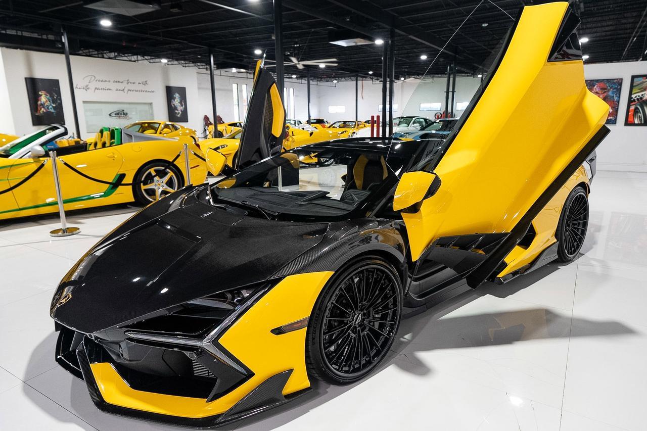 2024 Lamborghini Revuelto CARBON FIBER BODY KIT! Giallo Inti paint, Nero Ade/Giallo interior, MV Forged wheels AND MUCH MORE!! Fort Lauderdale FL