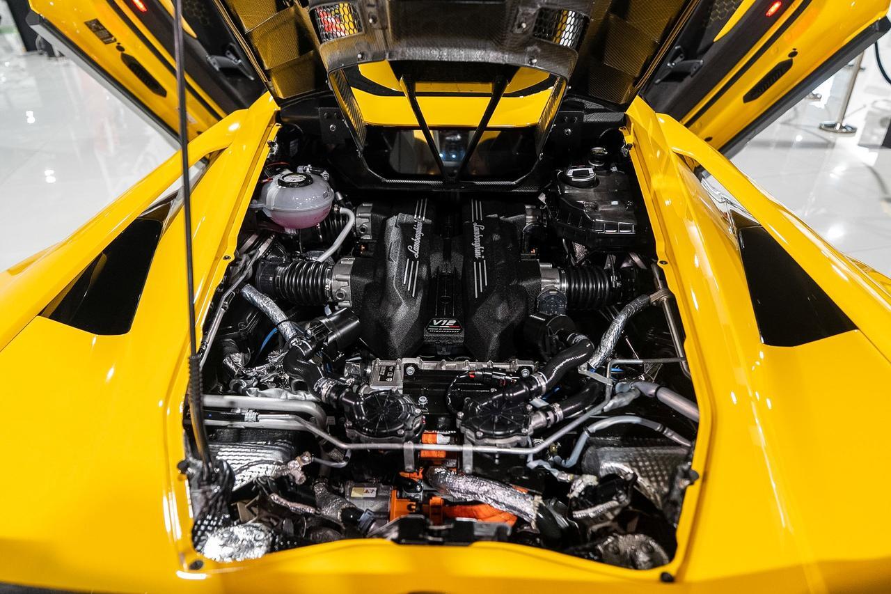 2024 Lamborghini Revuelto CARBON FIBER BODY KIT! Giallo Inti paint, Nero Ade/Giallo interior, MV Forged wheels AND MUCH MORE!! Fort Lauderdale FL